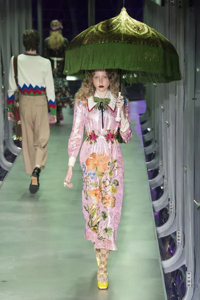Look 32